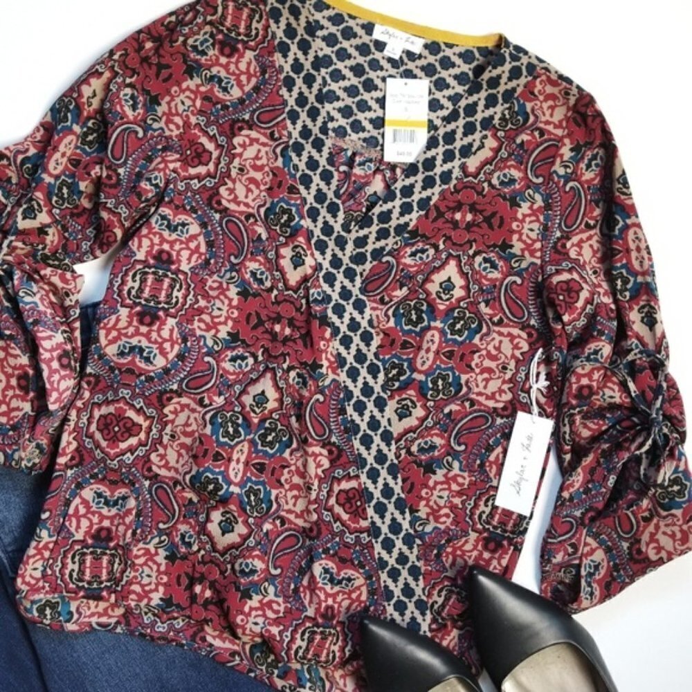 NEW! SKYLAR & JADE Pronted Crisscross Blouse Top Small.